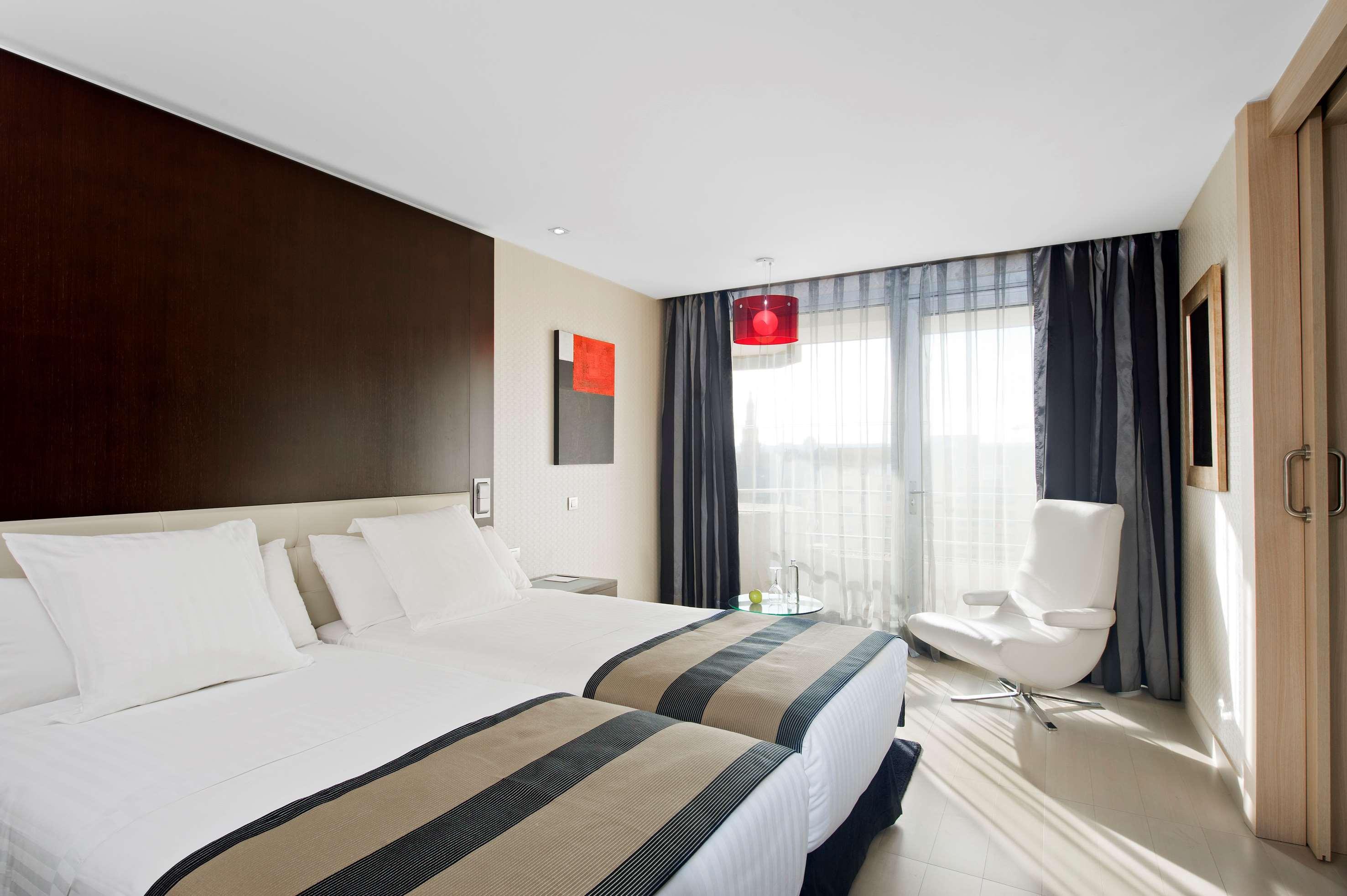 The Level At Melia Sevilla Экстерьер фото
