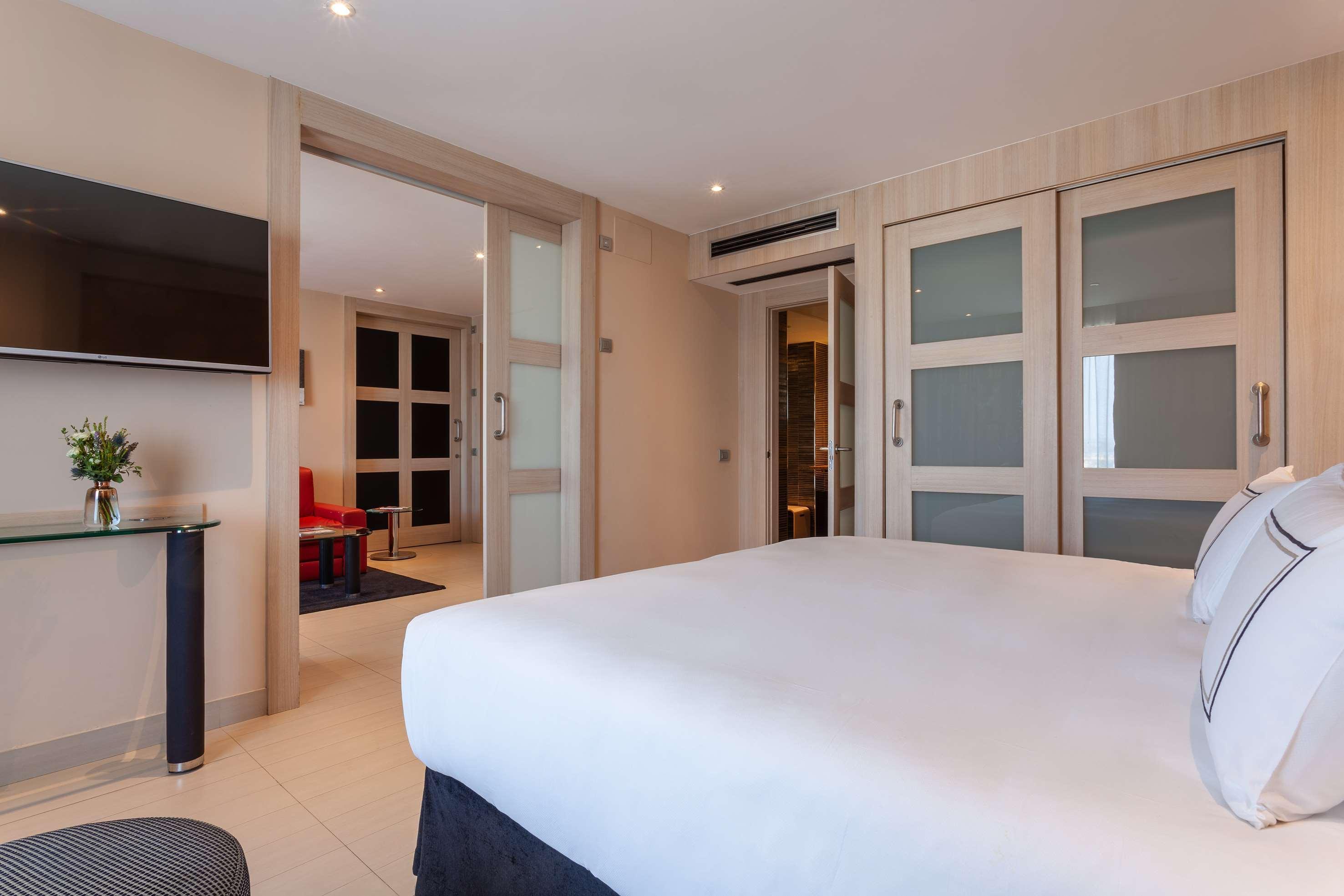 The Level At Melia Sevilla Экстерьер фото